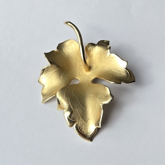Govanni Vintage Gold Leaf Brooch - Picture 8 of 12